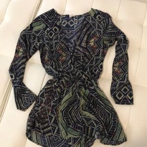 💙super cute tribal print romper